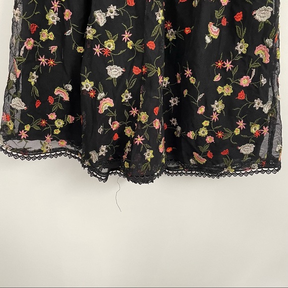 Honey Punch Floral Romper Size Small - Picture 4 of 5